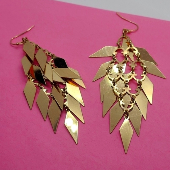 Vintage Gold-toned metal mesh Dangle chandelier style earrings - Picture 4 of 16